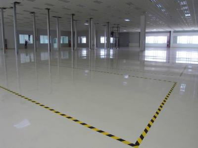 環(huán)氧地坪地下停車場的施工現(xiàn)場